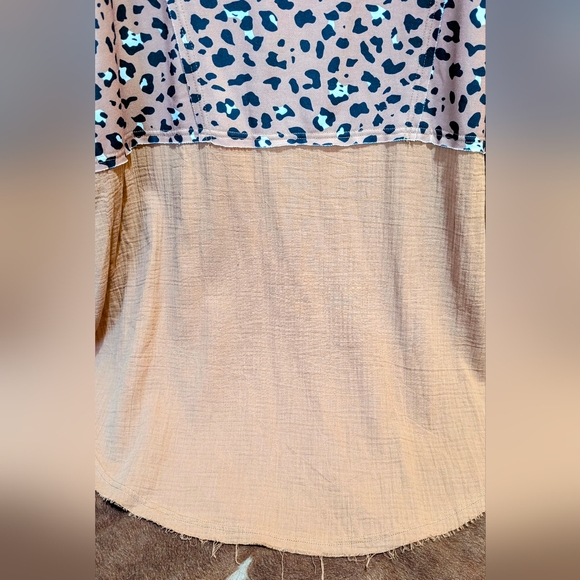 New Textured Raw Edge Drop Shoulder Animal Print W/Tan Hi Lo Side Slit Tunic - Picture 14 of 14
